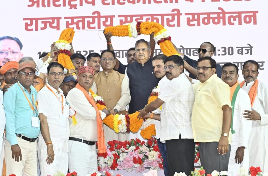मुख्यमंत्री अपेक्स बैंक के नवनियुक्त प्राधिकृत अधिकारी के पदभार ग्रहण में हुए शामिल, कहा- प्रधानमंत्री के नेतृत्व में सहकारिता को घर-घर तक पहुंचाने की संकल्पना हो रही है पूरी