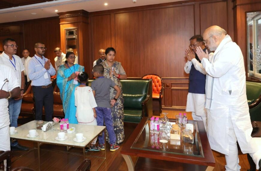 शहादत को नमन: केंद्रीय गृह मंत्री अमित शाह ने शहीद आकाश राव गिरिपुंजे के परिजनों से की मुलाकात