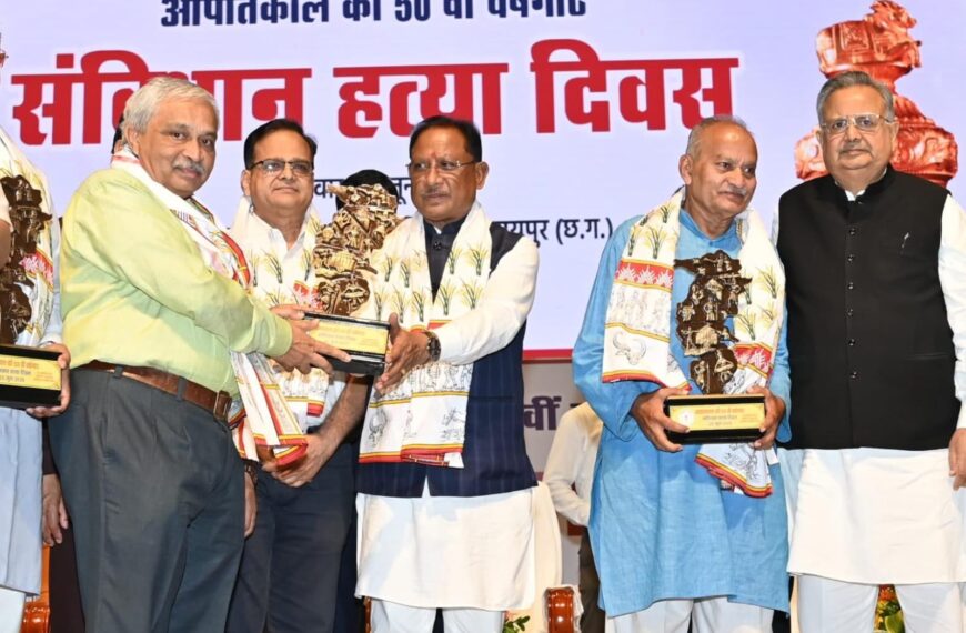 मुख्यमंत्री संविधान हत्या दिवस पर आयोजित कार्यक्रम में हुए शामिल: आपातकाल की 50वीं वर्षगांठ पर आयोजित प्रदर्शनी का किया अवलोकन