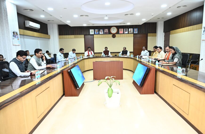 साय कैबिनेट की अहम बैठक शुरू, कई अहम मुद्दों पर होगी चर्चा, चीफ सेकरेट्री आखिरी कैबिनेट की बैठक में कर रहे शिरकत