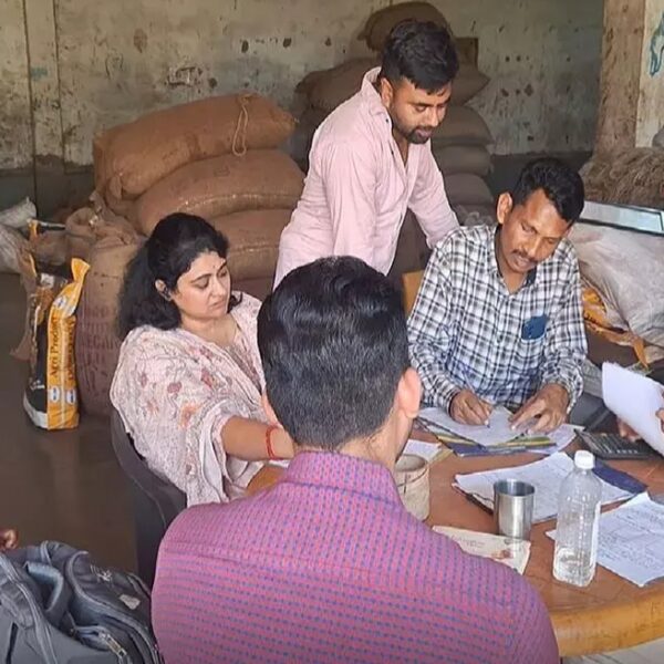 सुपारी फैक्ट्री में छापेमारी, डेढ़ करोड़ का माल जब्त