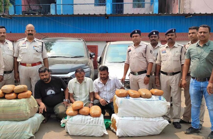 दो कारों से 105 किलो गांजा जब्त, तीन तस्कर गिरफ्तार