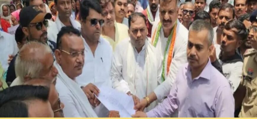 राजनांदगांव गोलीकांड घटना ने पकड़ा तूल, माफियाओं पर कड़ी कार्रवाई की मांग को लेकर IG दफ्तर पहुंचे नाराज ग्रामीण, कांग्रेस ने शुरू की राजनीति