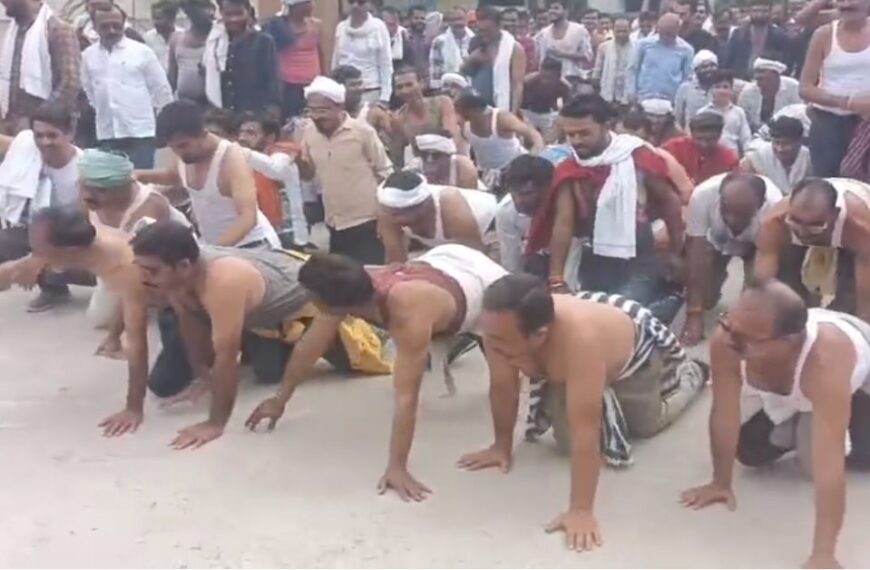 अन्नदाताओं का अर्धनग्न प्रदर्शन: घुटनों के बल SDM कार्यालय पहुंचे किसान, समर्थन मूल्य पर जल्द मूंग खरीदी की मांग