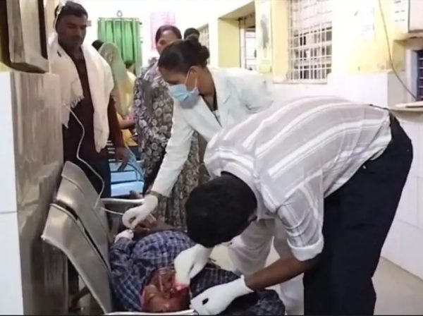 ग्रामीणों से भरी पिकअप पलटी, दुर्घटना में 2 महिला 1 पुरूष की मौत, 12 से अधिक गंभीर रूप से घायल