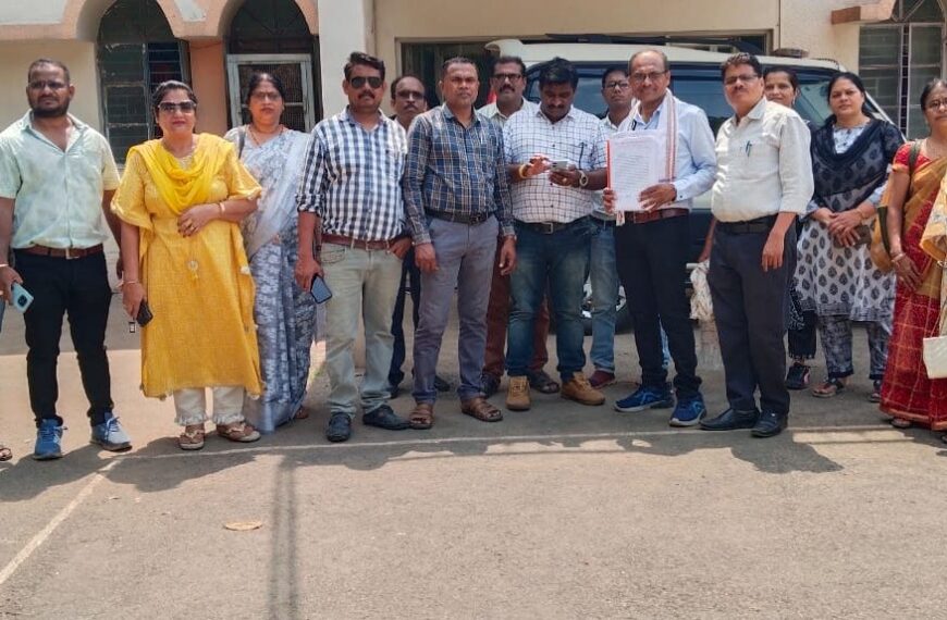 शिक्षकों को “अर्बन नक्सली” कहने वाले भाजपा नेता पर कार्रवाई की मांग तेज, शिक्षक साझा मंच ने सौंपा ज्ञापन