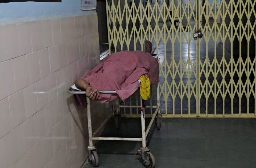 दो ट्रकों के बीच जोरदार भिड़ंत, मौके पर हुई ड्राइवर की मौत