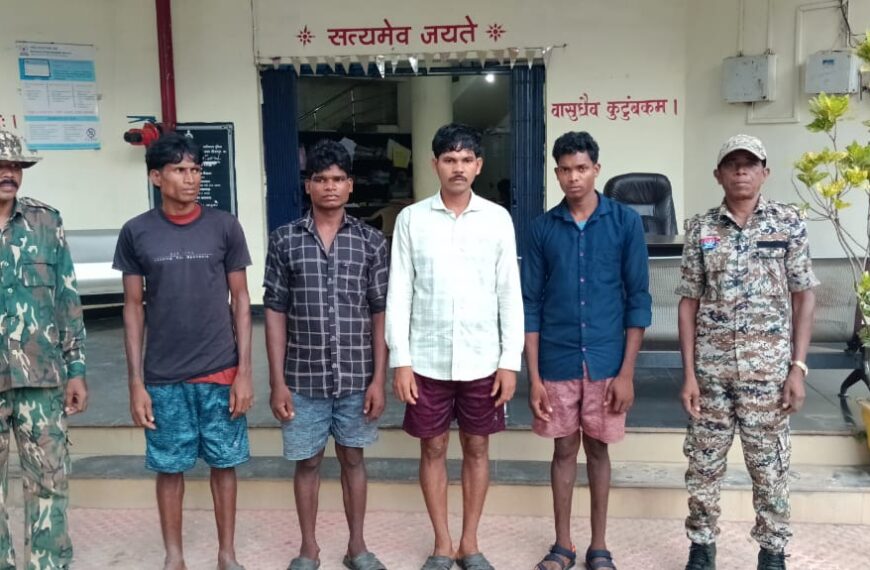 माओवादी विरोधी अभियान में बड़ी सफलता : 4 सक्रिय नक्सली गिरफ्तार, तो इधर स्मारक किया गया ध्वस्त