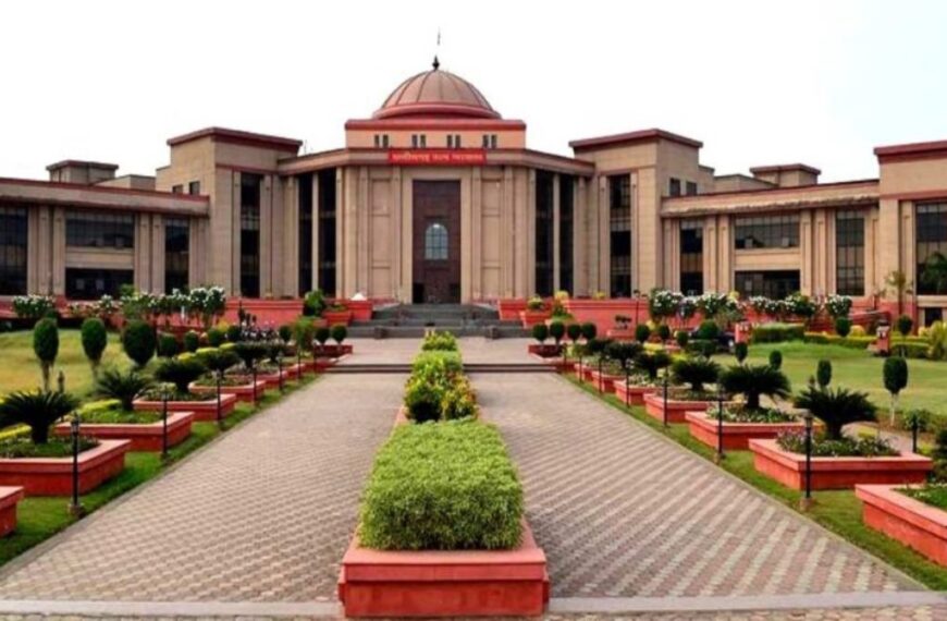 छात्राओं से अश्लील हरकत, हाईकोर्ट ने खारिज की आरोपी शिक्षक की अग्रिम जमानत याचिका