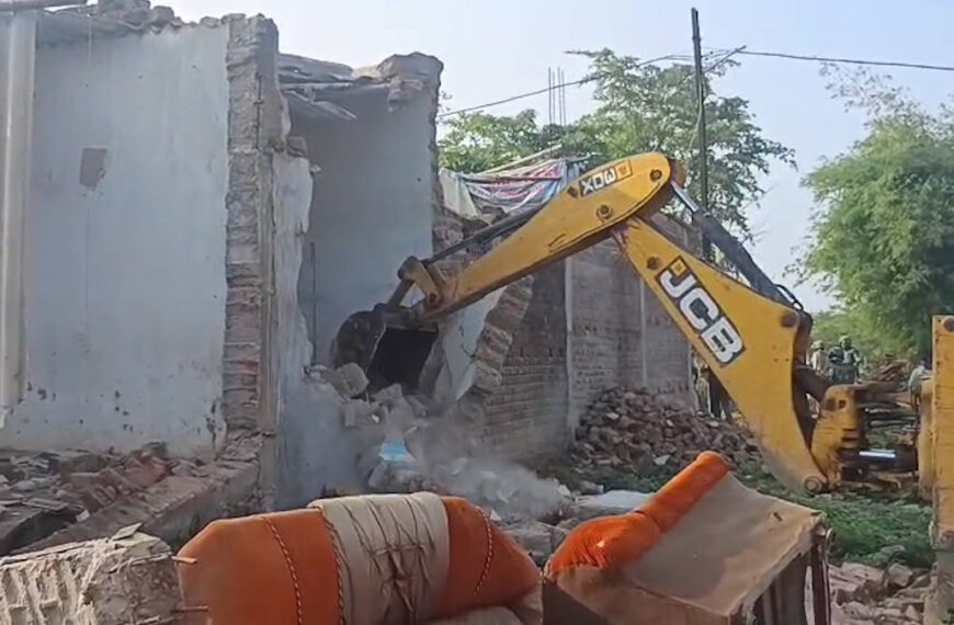 अंबिकापुर में भी चला प्रशासन का बुलडोजर, वन भूमि से हटाया जा रहा अवैध कब्जा, उप मुख्यमंत्री अरुण साव ने कार्रवाई को बताया जरूरी…