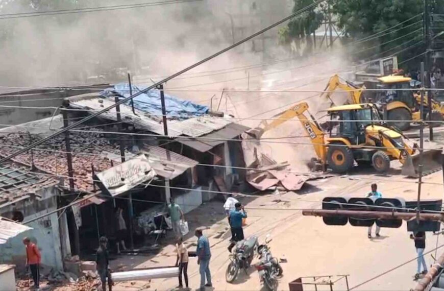 भूपेंद्र क्लब की जमीन से हटा अतिक्रमण, 23 दुकानों को किया गया जमींदोज, स्टे के कारण एक बचा