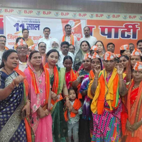 कांग्रेस को बड़ा झटका : 4 बार के ब्लॉक अध्यक्ष समेत 31 कांग्रेसियों ने थामा भाजपा का हाथ, पार्टी बदलने की बताई ये बड़ी वजह…