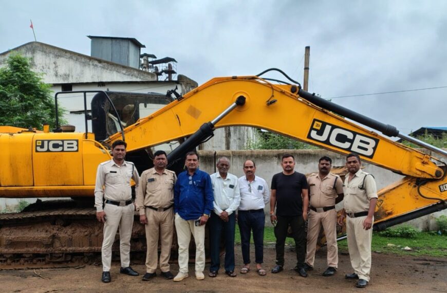 खनिज विभाग की बड़ी कार्रवाई: अवैध रेत खनन में लगी मशीन और 7 हाईवा जब्त, अन्य गांव में भी उठ रही कार्रवाई की मांग…