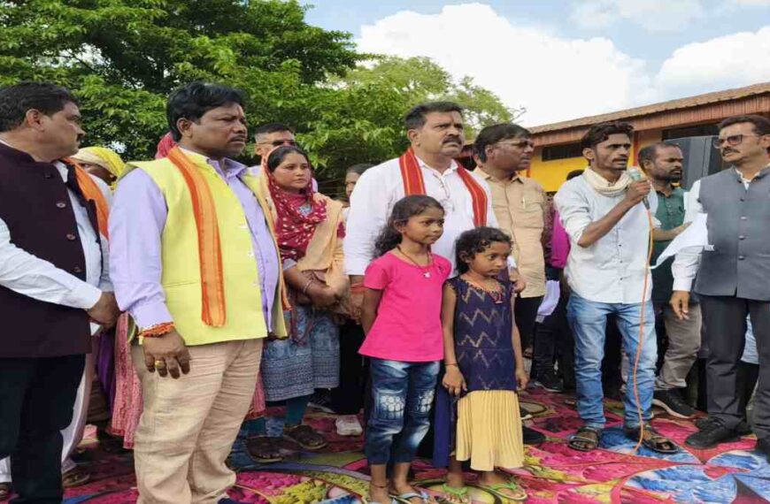 नक्सल पीड़ितों ने निकाली विशाल रैली, नक्सलवाद खत्म करो, बस्तर को बचाओ के लगाए नारे, गृहमंत्री विजय शर्मा को बताई अपनी पीड़ा