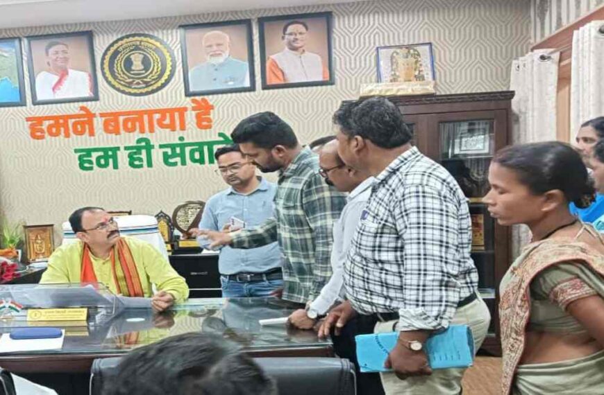 अंबेडकर अस्पताल में कॉल मी सर्विस का ठेका होगा निरस्त, स्वास्थ्य कर्मचारी संघ की मांग पर स्वास्थ्य मंत्री ने दिया आश्वासन