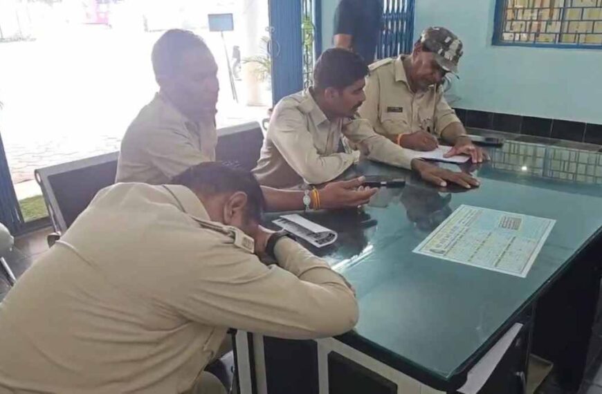 वन विभाग की टीम पर हमला, कई कर्मचारी घायल, तीन घंटे से वन्यकर्मी बने रहे बंधक