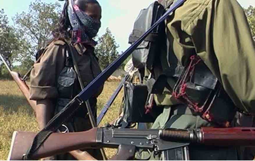 अबूझमाड़ में सुरक्षाबलों और नक्सलियों के बीच मुठभेड़ जारी, दो महिला माओवादी ढेर