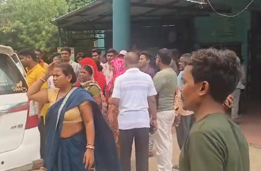 प्रसूता की मौत पर परिजनों ने अस्पताल में मचाया हंगामा, डॉक्टर की अनुपस्थिति में वार्ड ब्वॉय ने लगाया इंजेक्शन