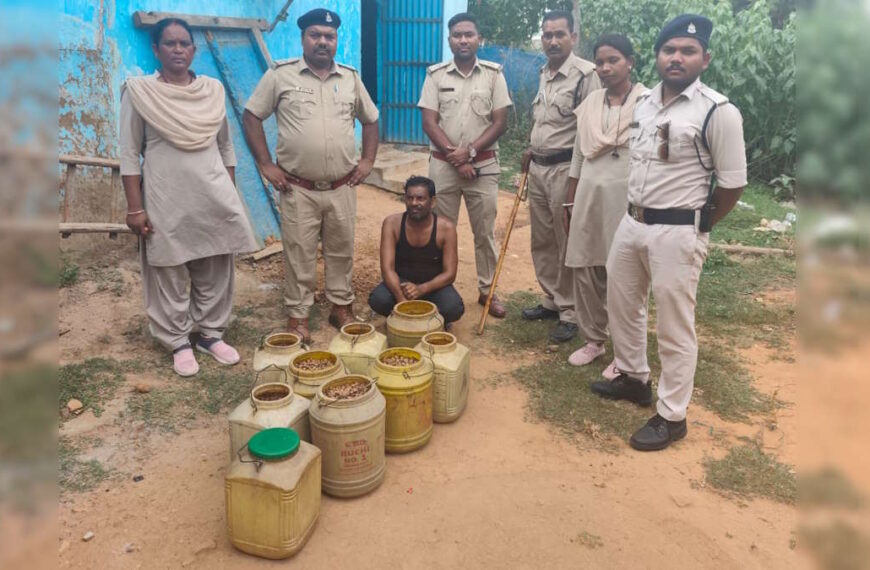 अवैध शराब बनाने वाले पर कार्रवाई से बिफरे भाजपा पार्षद और भाजयुमो पदाधिकारी, SI से गाली-गलौच करते हुए दी जान से मारने की धमकी, थाने में शिकायत दर्ज…