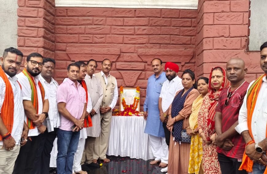 डॉ. श्यामा प्रसाद मुखर्जी की जयंती पर भाजपा कार्यकर्ताओं ने अर्पित की पुष्पांजलि
