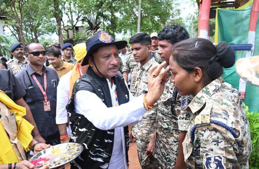 बस्तर में फैल रहा है अब विकास का उजियारा
