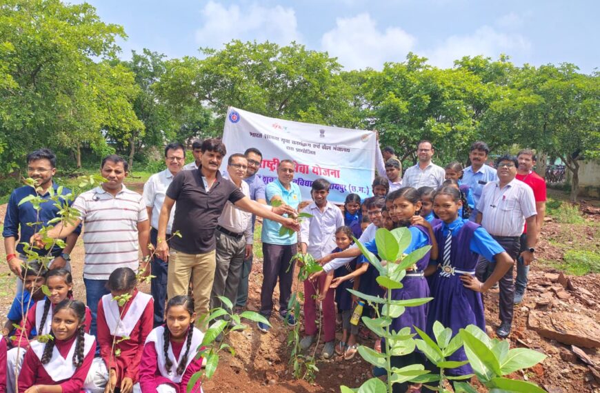 पं. रविशंकर शुक्ल विश्वविद्यालय द्वारा अटारी एवं गोमची विद्यालयों में शैक्षणिक जागरूकता एवं वृक्षारोपण कार्यक्रम आयोजित