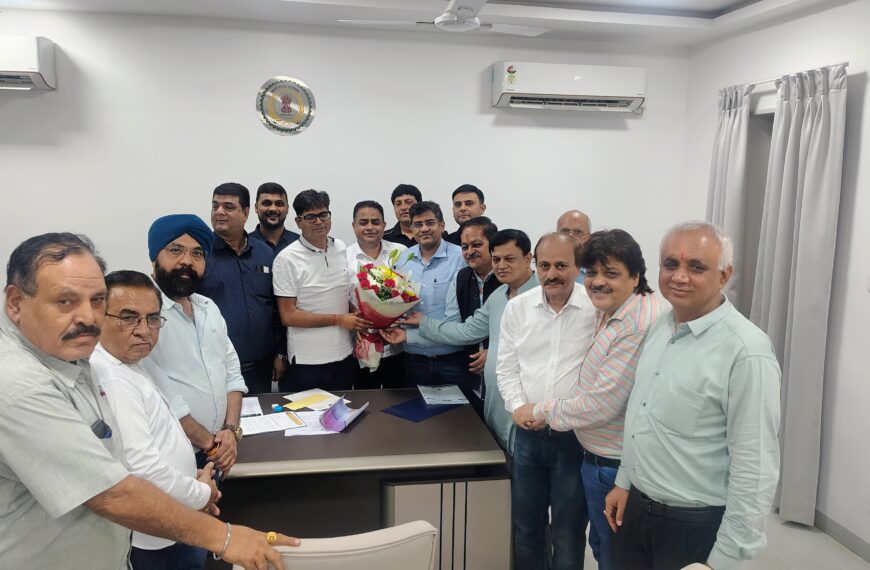 चेंबर ऑफ कॉमर्स के पदाधिकारी ने वित्त मंत्री ओपी चौधरी से मुलाकात कर शपथ ग्रहण समारोह में शामिल होने का दिया आमंत्रण, साथ ही अन्य महत्वपूर्ण मुद्दों पर की चर्चा