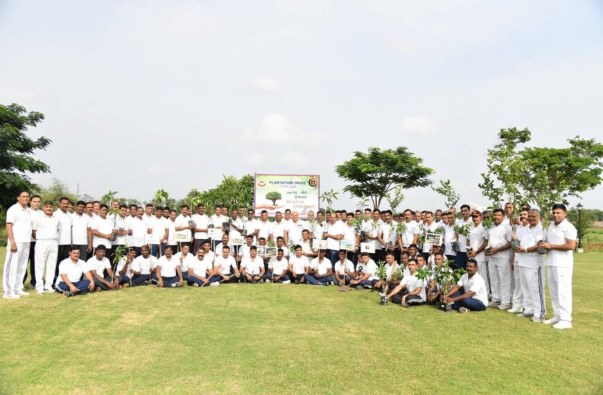 नया रायपुर में बीएसएफ जवानों ने किया वृक्षारोपण, हरा-भरा भारत बनाने का लिया संकल्प