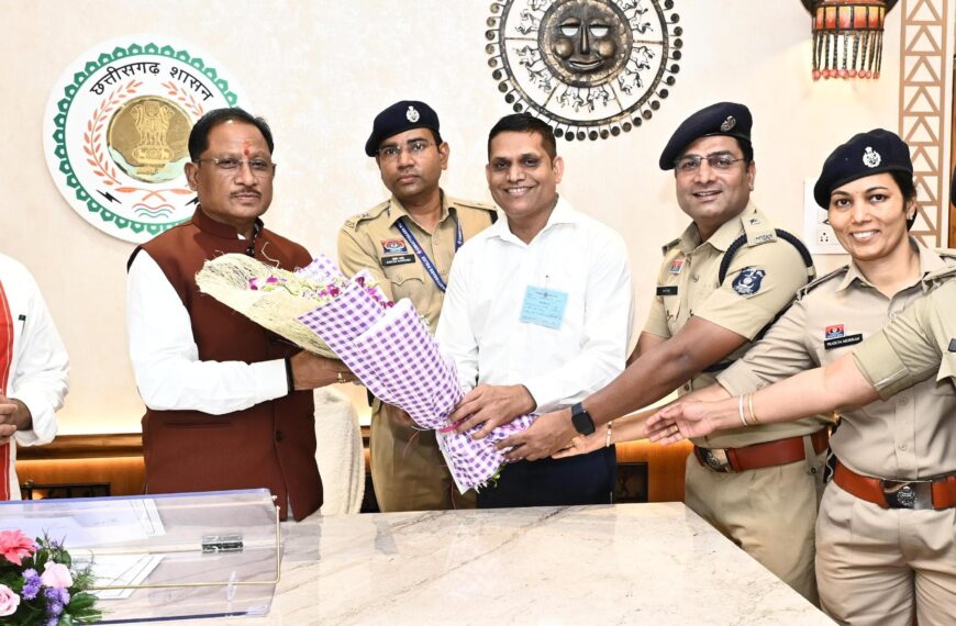 मुख्यमंत्री विष्णु देव साय से राज्य पुलिस सेवा अधिकारियों ने की मुलाकात