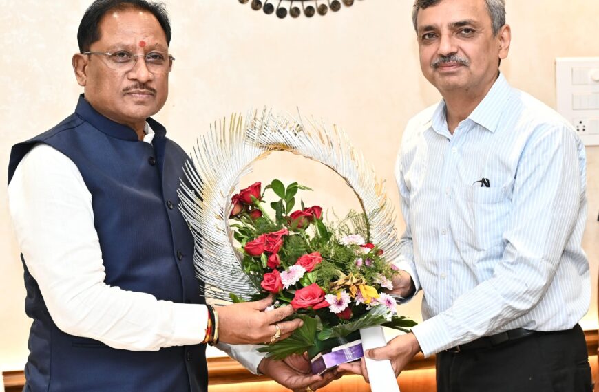 मुख्यमंत्री साय से केंद्रीय सचिव मनोज जोशी ने की मुलाकात, भू-अभिलेख सुधार, डिजिटल सर्वे और राजस्व मामलों के निराकरण पर हुई विस्तृत चर्चा