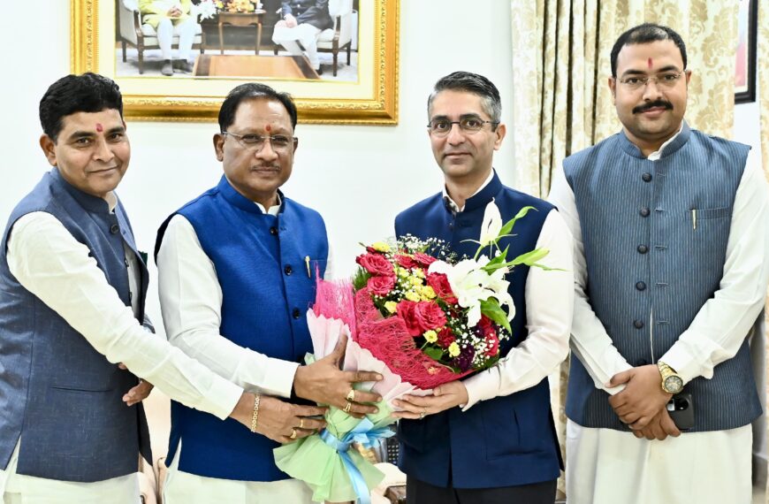 ओलंपिक स्वर्ण पदक विजेता शूटर अभिनव बिंद्रा ने की मुख्यमंत्री विष्णु देव साय से की मुलाकात