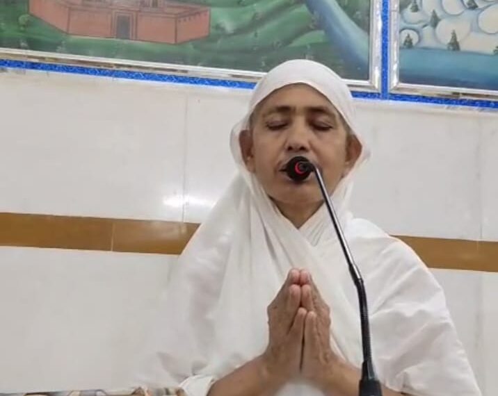 बच्चों में धार्मिक जीवन की शुरुवात का प्रतीक है अभिषेक शांति धारा संस्कार :– आर्यिका रत्न 105 अंतर्मति माता