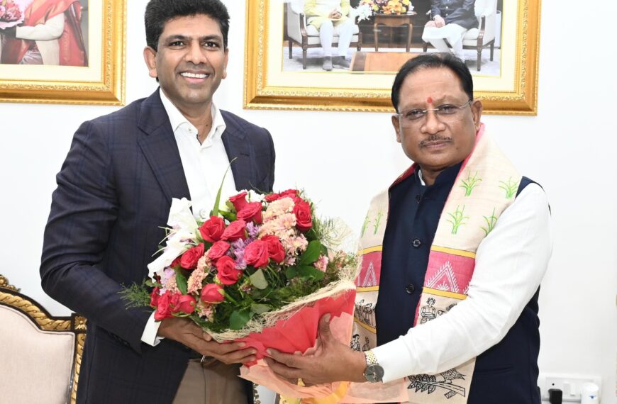 मुख्यमंत्री विष्णु देव साय से केंद्रीय संचार एवं ग्रामीण विकास राज्य मंत्री डॉ. चन्द्रशेखर पेम्मासानी ने की सौजन्य मुलाक़ात