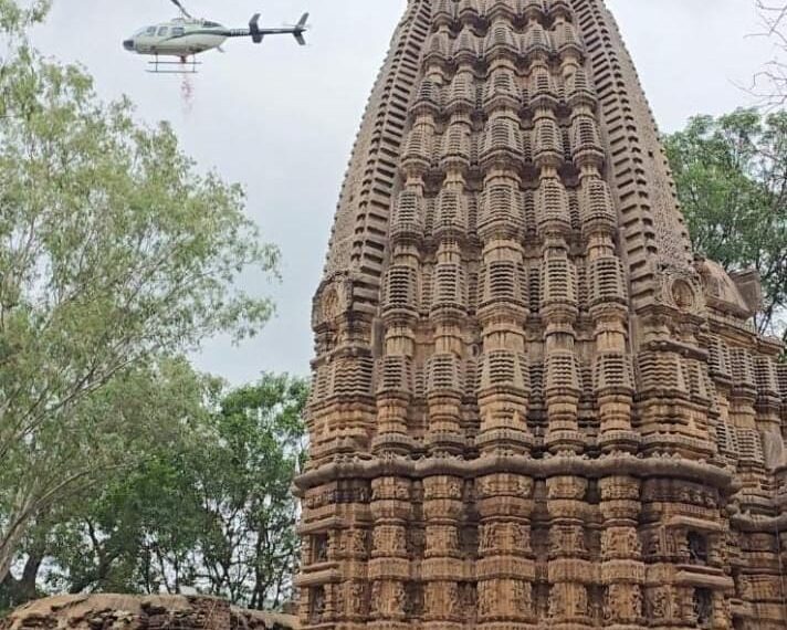 हर-हर महादेव से गूंज उठा भोरमदेव: मुख्यमंत्री विष्णुदेव साय ने हेलीकॉप्टर से पुष्पवर्षा कर हजारों कांवड़ियों का किया भव्य स्वागत