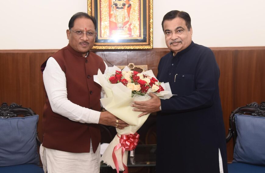 मुख्यमंत्री ने की केंद्रीय मंत्री नितिन गडकरी से मुलाकात, राज्य की सड़कों और विकास योजनाओं पर हुई चर्चा