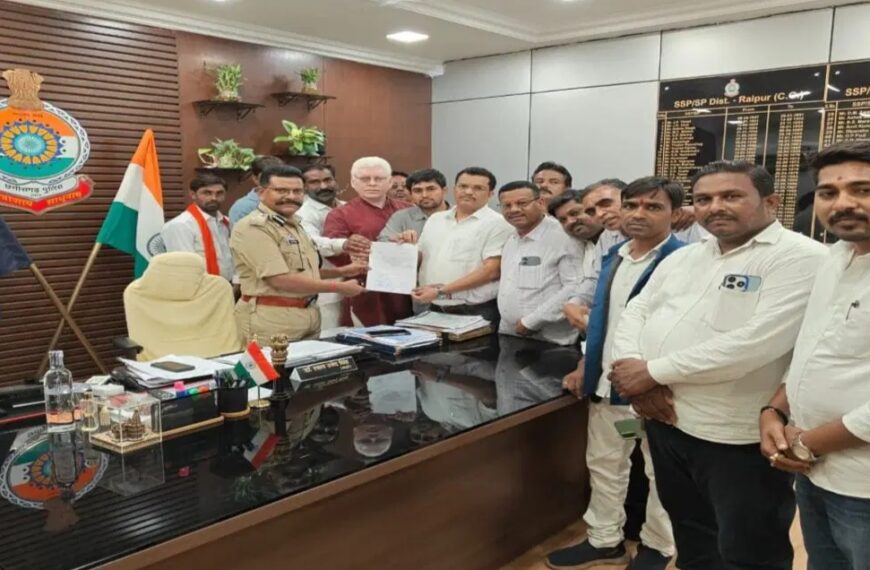 गुरु खुशवंत साहेब के काफिले पर हमला : सतनामी समाज ने रायपुर कलेक्ट्रेट के सामने किया प्रदर्शन, विधायक को Z+ सुरक्षा देने सौंपा ज्ञापन