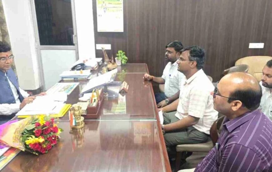 तहसीलदार संघ ने राजस्व मंत्री टंकराम से की मुलाकात, 17 सूत्रीय मांगों को लेकर सौंपा ज्ञापन