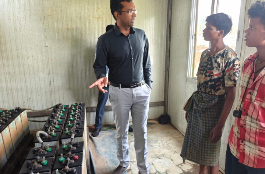 क्रेडा सीईओ ने अंबिकापुर एवं सूरजपुर में सोलर संयंत्रों का किया निरीक्षण, बैट्रियों के खराब होने की शिकायत पर तत्काल दी बैट्रियों की स्वीकृति