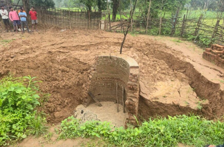 भारी बारिश के चलते कुआं धंसा, एक ही परिवार के 3 लोग मलबे में दबे, रेस्क्यू जारी