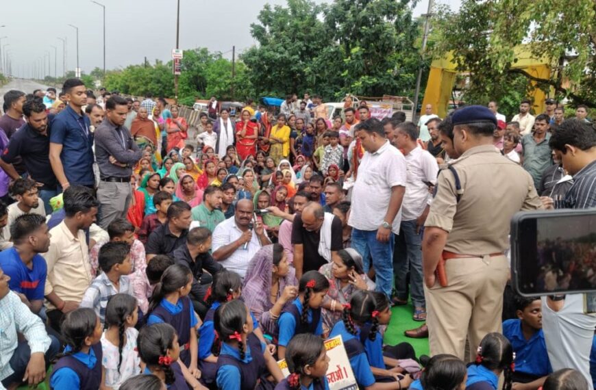 खराब सड़क के विरोध में चक्काजाम करना पड़ा भारी, कांग्रेस विधायक, सरपंच समेत 12 जनप्रतिनिधियों पर FIR दर्ज