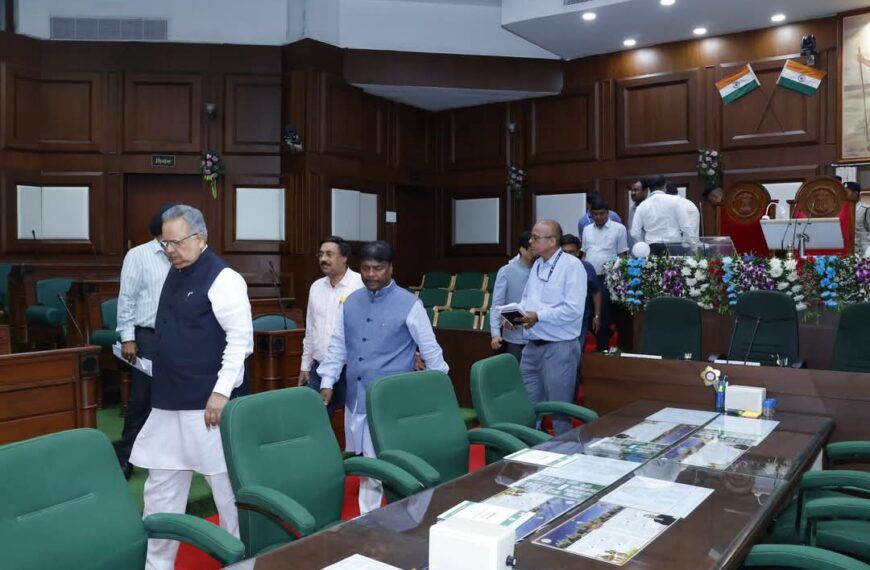 विपक्षी सदस्यों के व्यवहार से नाराज हुए स्पीकर, डॉ. रमन की कड़ी टिप्पणी, कहा- 25 साल के संसदीय परम्पराओं की उड़ाई धज्जियां