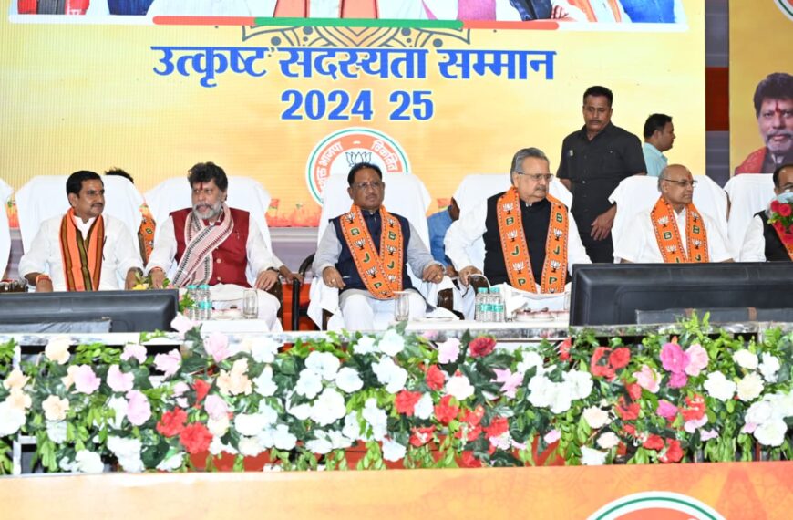 मुख्यमंत्री निवास में उत्कृष्ट सदस्यता सम्मान समारोह सम्पन्न, 200 से ज्यादा कार्यकर्ता हुए सम्मानित