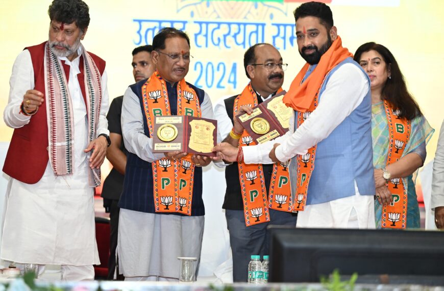 उल्लेखनीय संगठनात्मक योगदान के लिए भाजयुमो महामंत्री उपकार चंद्राकर को किया सम्मानित