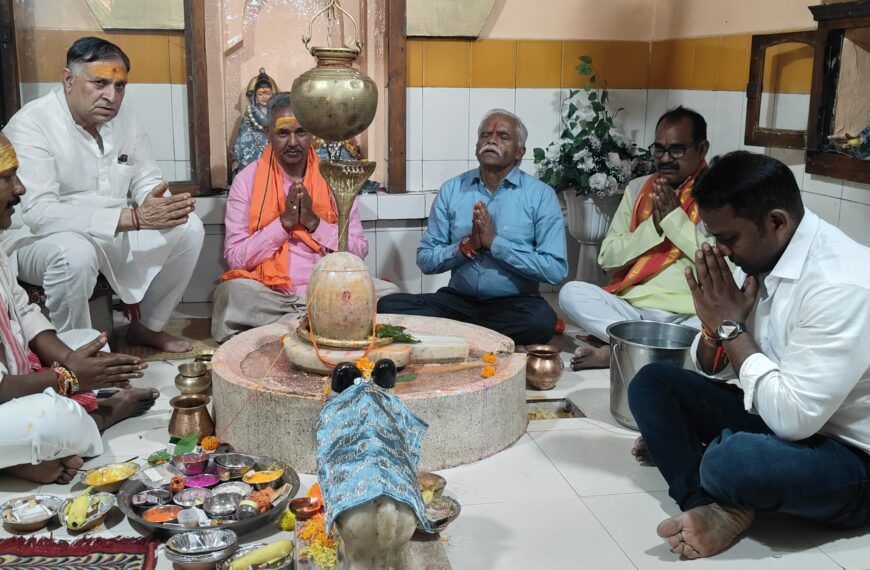 नीलकंठेश्वर मंदिर में 108 जड़ी बूटियों से हुआ रुद्राभिषेक स्नान, भाजपा संगठन के मंत्री पवन साय हुए शामिल