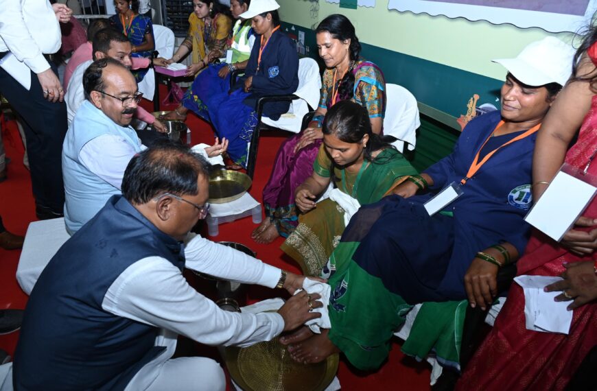 स्वच्छता में छत्तीसगढ़ को राष्ट्रीय स्तर पर प्रतिष्ठित करने में स्वच्छता दीदियों का अमूल्य योगदान : मुख्यमंत्री विष्णुदेव साय