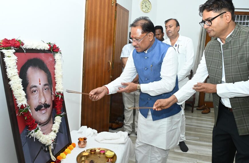 मुख्यमंत्री साय ने स्व. दिलीप सिंह जूदेव की पुण्यतिथि पर दी श्रद्धांजलि