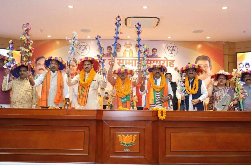 पूजा अर्चना कर हर्षोल्लास के साथ किसान मोर्चा अध्यक्ष ने पदभार किया ग्रहण