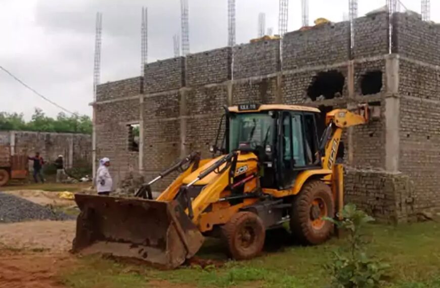 रायपुर के बाद बिलासपुर निगम ने भी अवैध प्लाटिंग पर चलवाया बुलडोजर