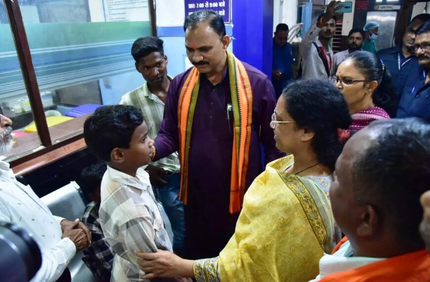 स्वास्थ्य मंत्री ने किया कोण्डागांव और फरसगांव में शासकीय अस्पतालों का निरीक्षण