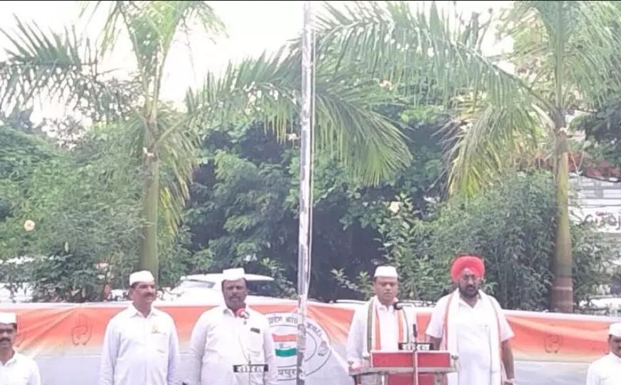 पीसीसी अध्यक्ष दीपक बैज ने राजीव भवन में फहराया तिरंगा